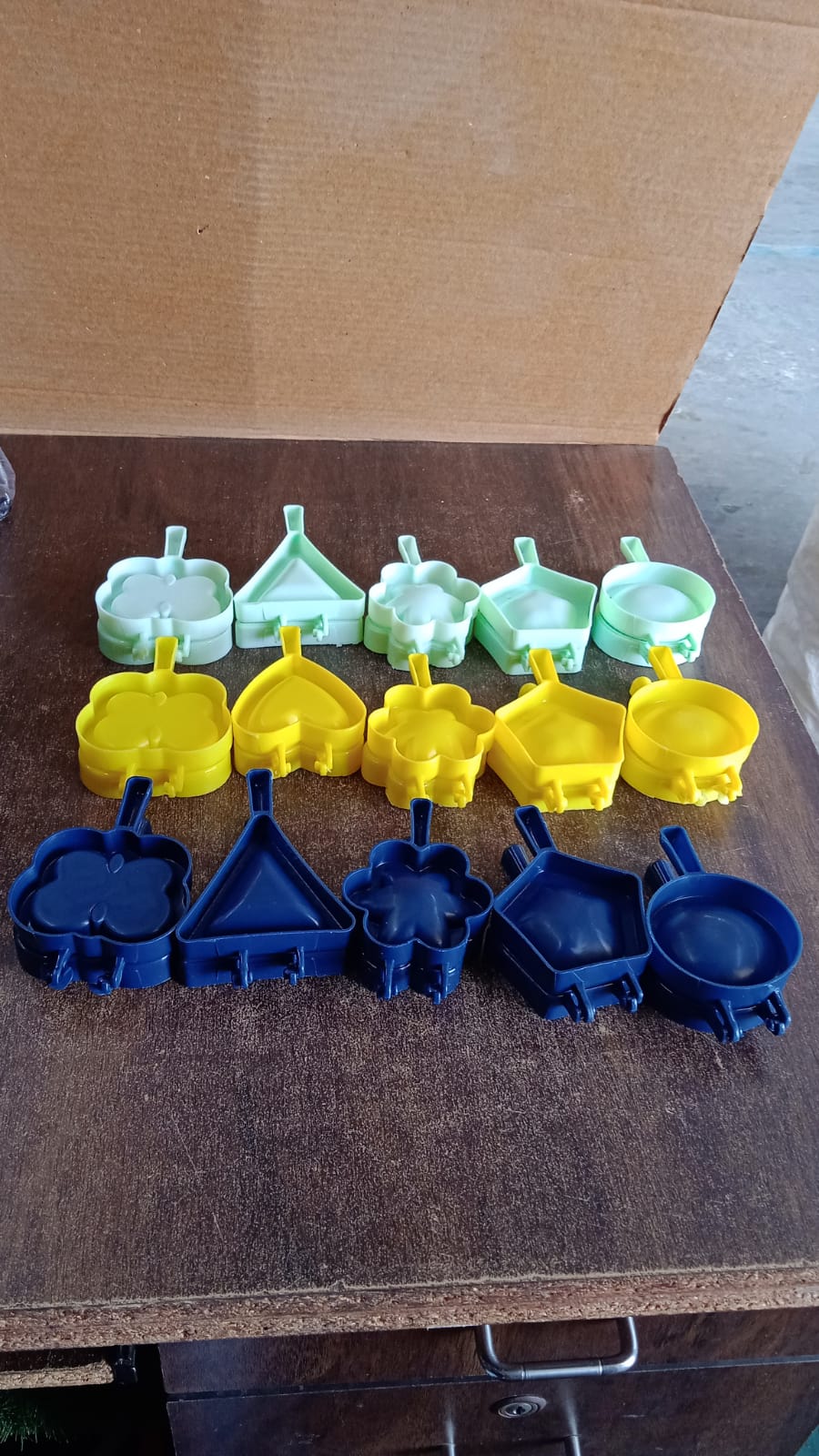 1 Pc Assorted Shape Plastic Snack Mould (Mix Design / 1 Pc) 1 Pc Assorted Shape Plastic Snack Mould (Mix Design / 1 Pc)